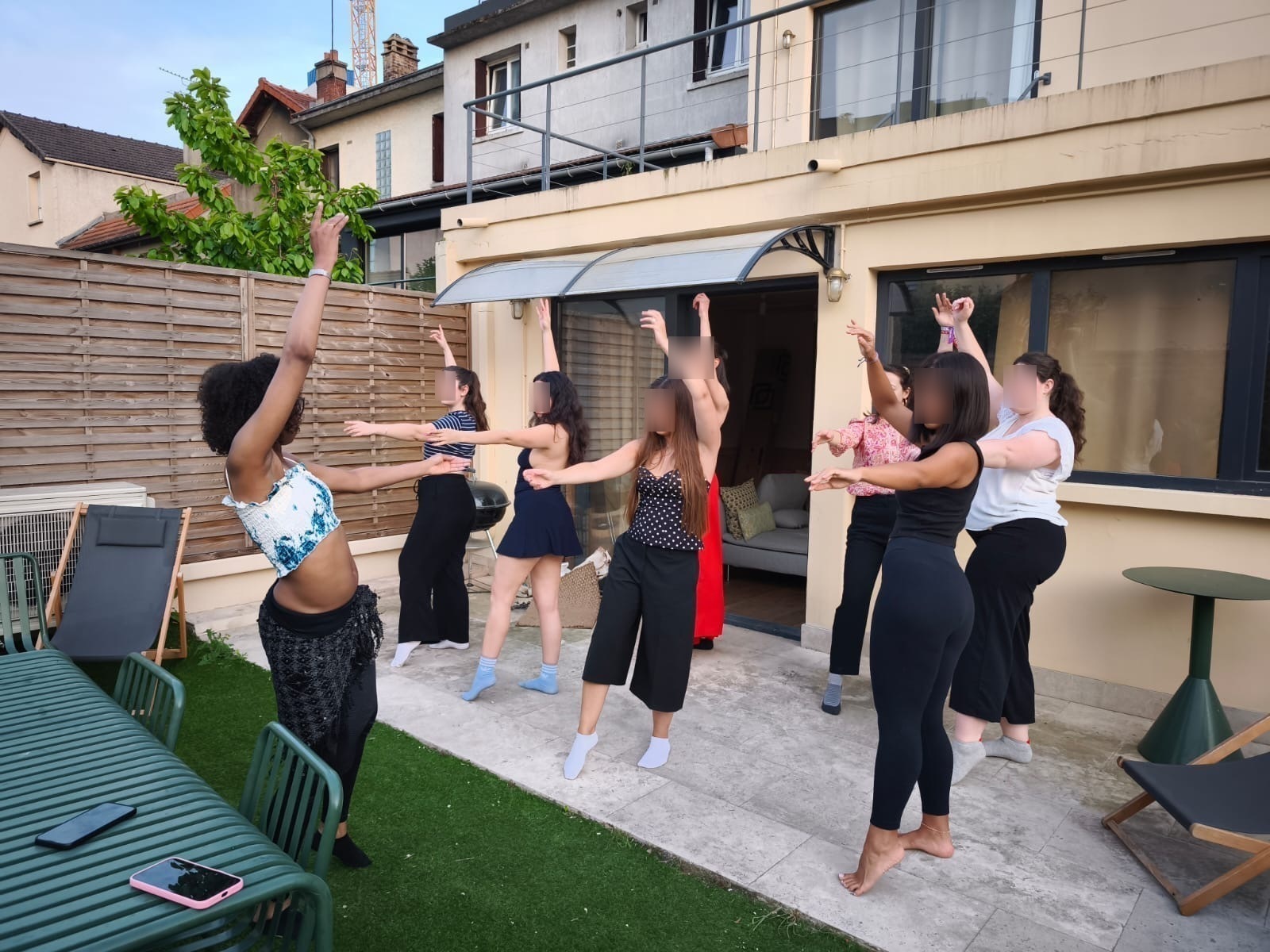 Un atelier de danse orientale pour adultes organisé par l'association